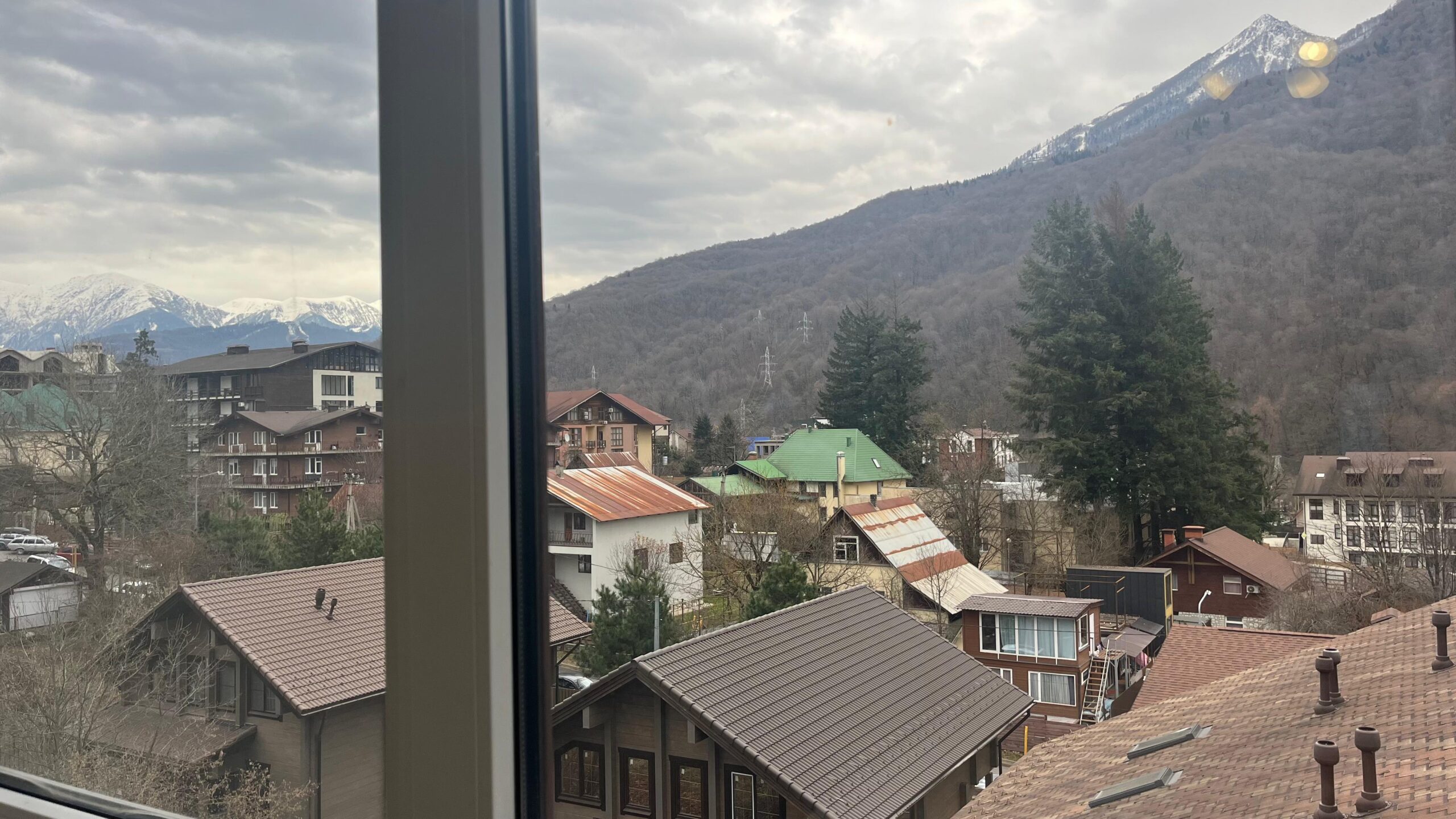 Уютная студия в Красной Поляне с видом на Аибгу